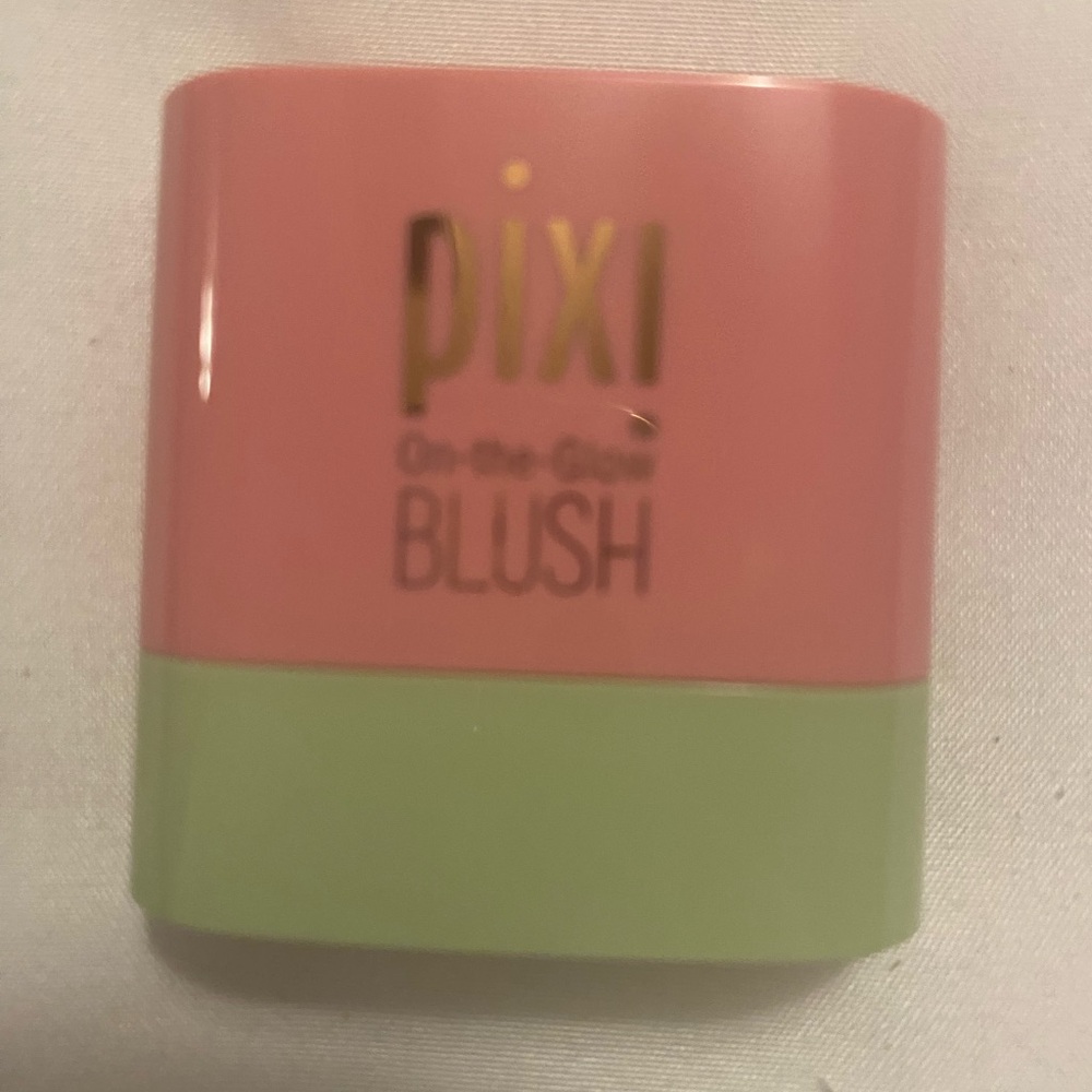 Pixi Blush in Pink and Green for a Radiant Glow